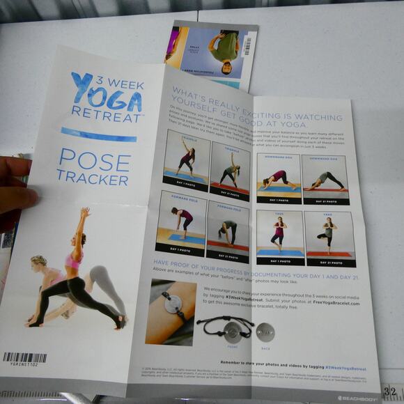 BEACHBODY 3 WEEK YOGA RETREAT 4 DISCS + RECIPES TRACKER/QUIK START/CALENDAR - Picture 3 of 11